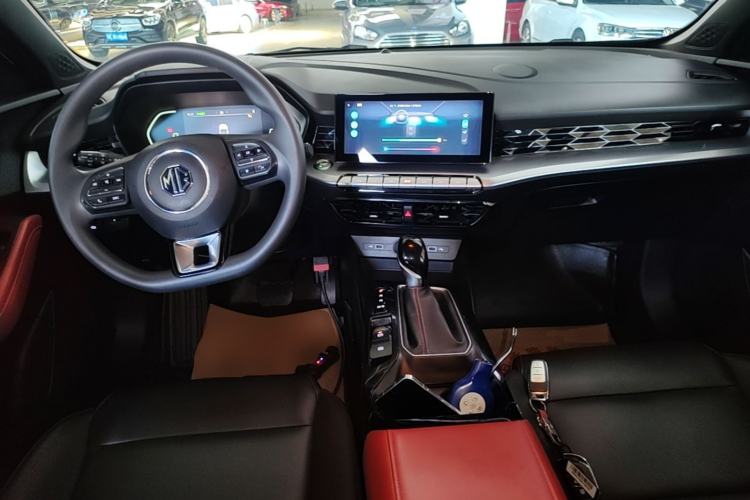 Used MG 5 2022 180 DVVT CVT Youth Luxury Edition Center Console