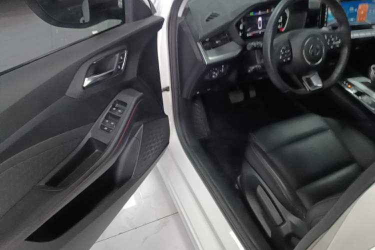 Used MG 5 2022 300TGI DCT Chao Yue Luxury Edition Driver Seat