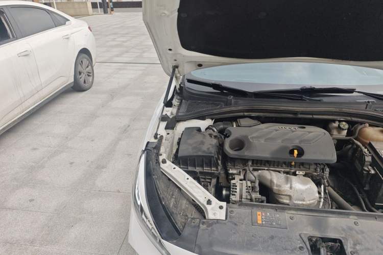 Used MG 5 2022 180 DVVT CVT Youth Luxury Edition Engine Bay Right