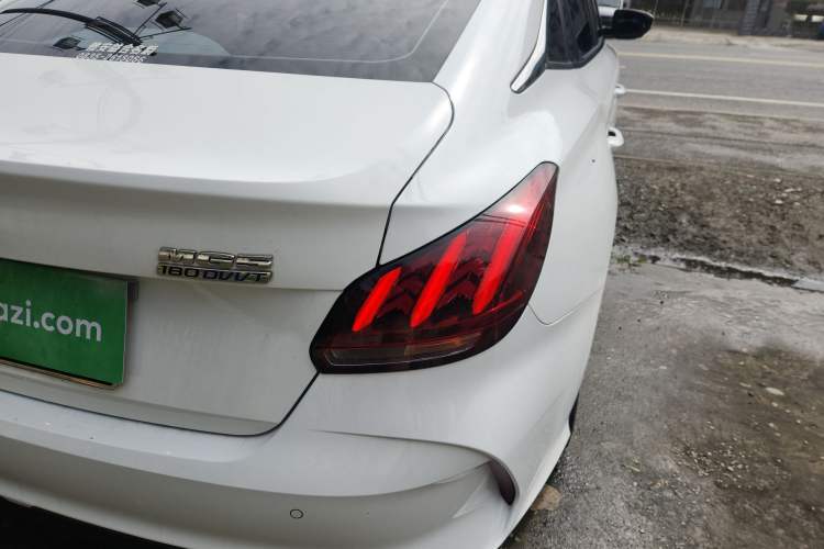 Used MG 5 2022 180 DVVT CVT Youth Luxury Edition Exterior 3