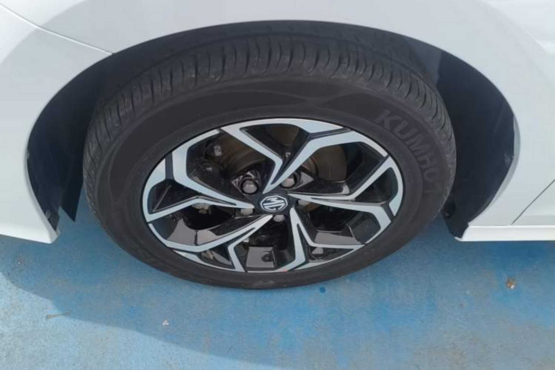 Used MG 5 2022 180 DVVT CVT Youth Luxury Edition Exterior 4