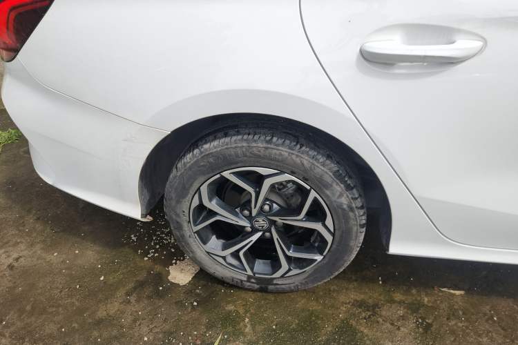 Used MG 5 2022 180 DVVT CVT Youth Luxury Edition Exterior 5
