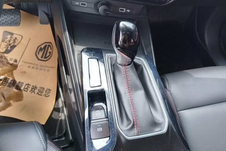 Used MG 5 2022 180 DVVT CVT Youth Luxury Edition Gear Lever