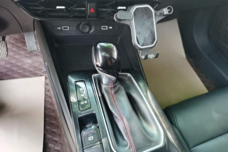 Used MG 5 2022 180 DVVT CVT Youth Luxury Edition Gear Lever