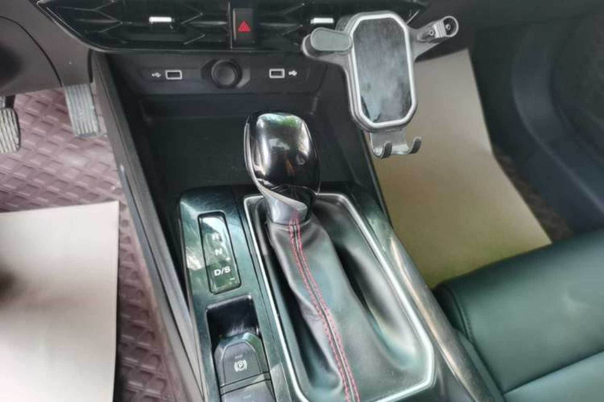 Used MG 5 2022 180 DVVT CVT Youth Luxury Edition Gear Lever
