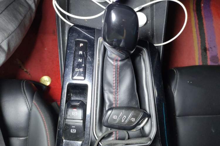 Used MG 5 2022 180 DVVT CVT Youth Luxury Edition Gear Lever
