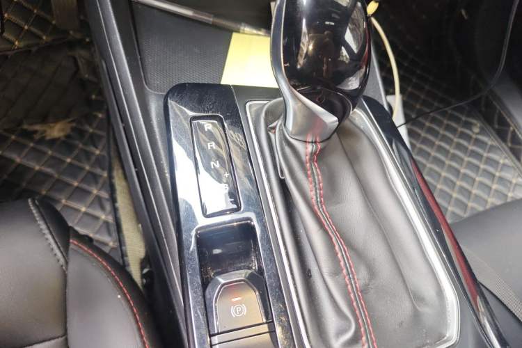 Used MG 5 2022 180 DVVT CVT Youth Luxury Edition Gear Lever