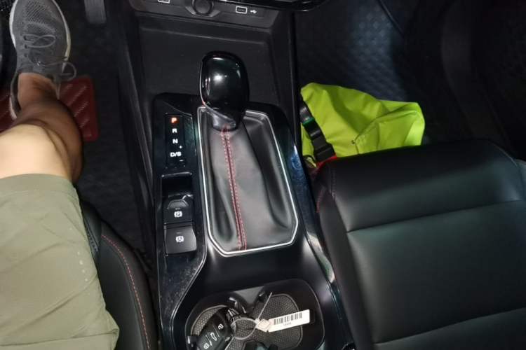 Used MG 5 2022 180 DVVT CVT Youth Luxury Edition Gear Lever