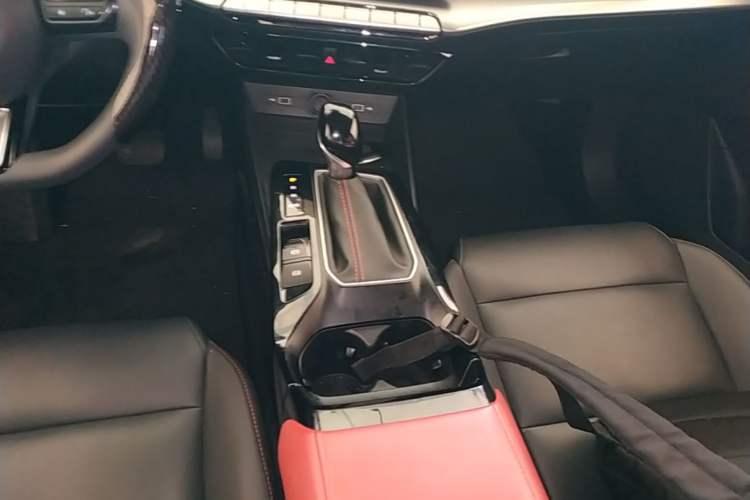 Used MG 5 2022 180 DVVT CVT Youth Luxury Edition Gear Lever