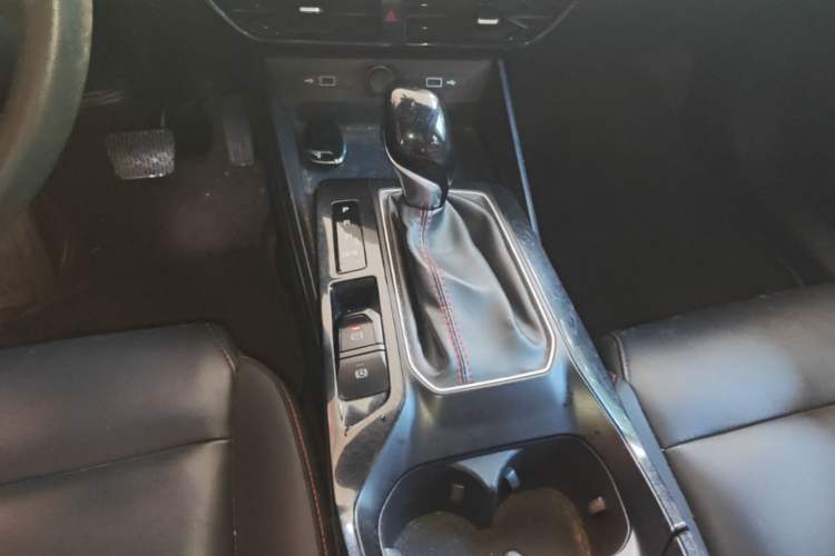 Used MG 5 2022 180 DVVT CVT Youth Luxury Edition Gear Lever
