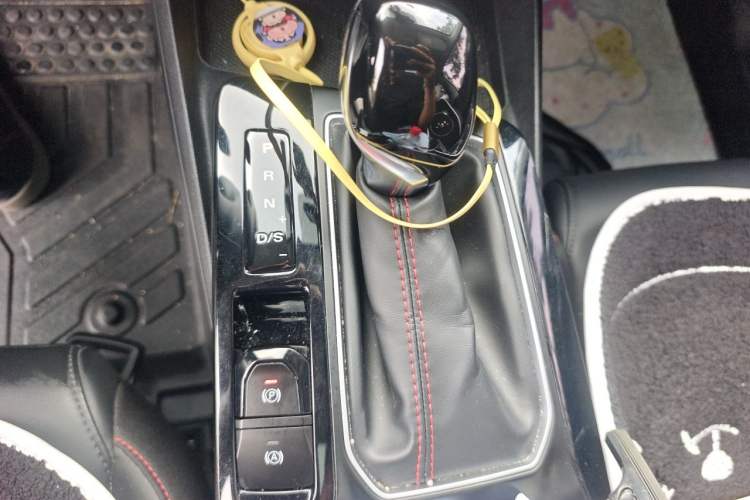 Used MG 5 2022 180 DVVT CVT Youth Luxury Edition Gear Lever
