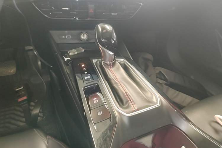 Used MG 5 2022 180 DVVT CVT Youth Luxury Edition Gear Lever