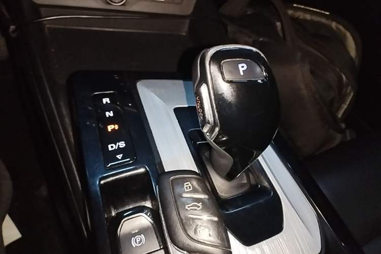 Used MG 5 2022 300TGI DCT Chao Yue Luxury Edition Gear Lever