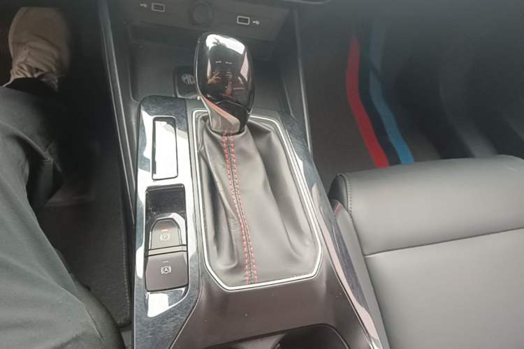 Used MG 5 2022 180 DVVT CVT Youth Luxury Edition Gear Lever