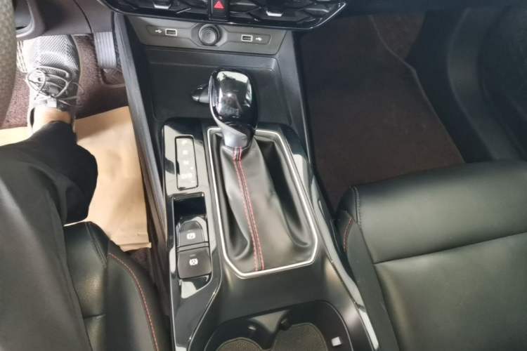 Used MG 5 2022 180 DVVT CVT Youth Luxury Edition Gear Lever