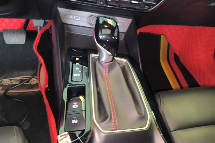Used MG 5 2022 180 DVVT CVT Youth Luxury Edition Gear Lever