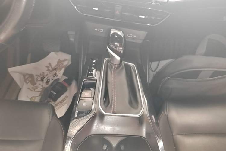 Used MG 5 2022 180 DVVT CVT Youth Luxury Edition Gear Lever