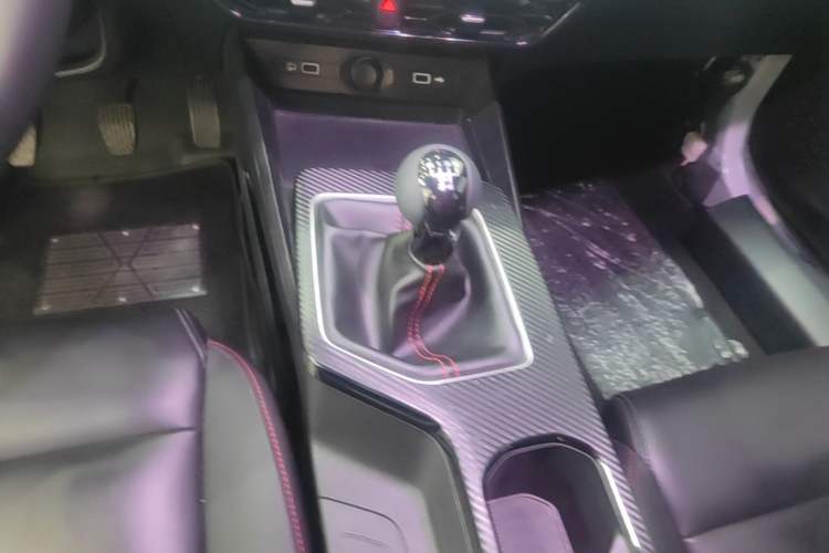 Used MG 5 2022 180 DVVT Manual Youth Luxury Edition Gear Lever