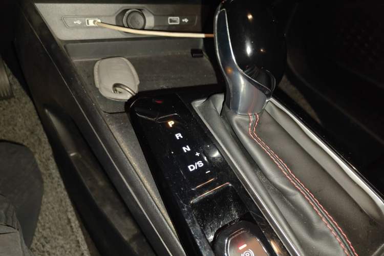 Used MG 5 2022 180 DVVT CVT Youth Luxury Edition Gear Lever