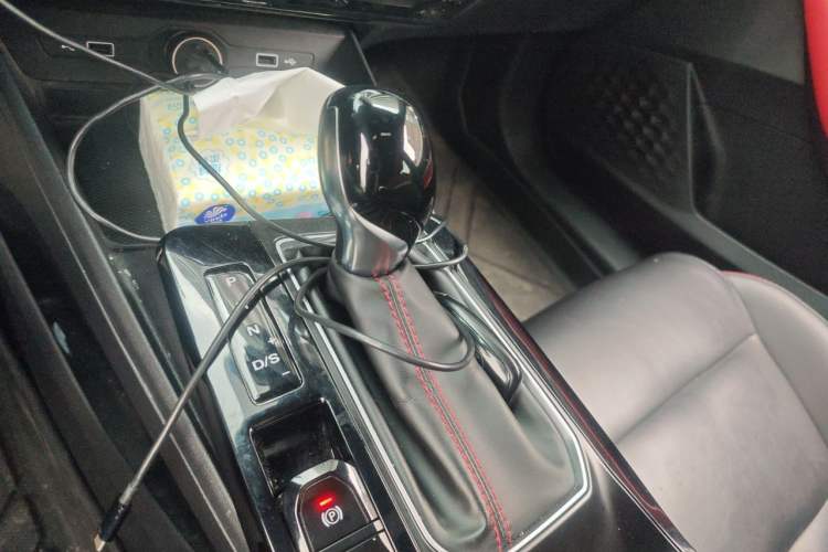 Used MG 5 2022 180 DVVT CVT Youth Luxury Edition Gear Lever