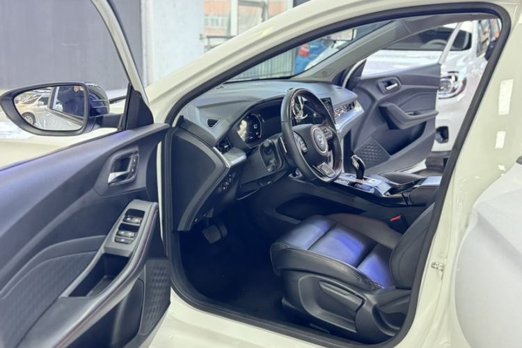 Used MG 5 2022 300TGI DCT Chao Yue Luxury Edition Interior 1