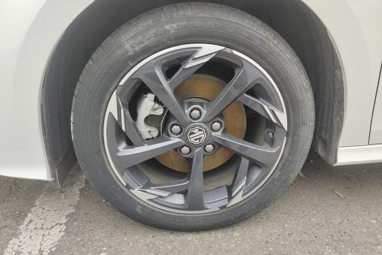 Used MG 5 2022 300TGI DCT Chao Yue Luxury Edition Left Front Wheel Hub