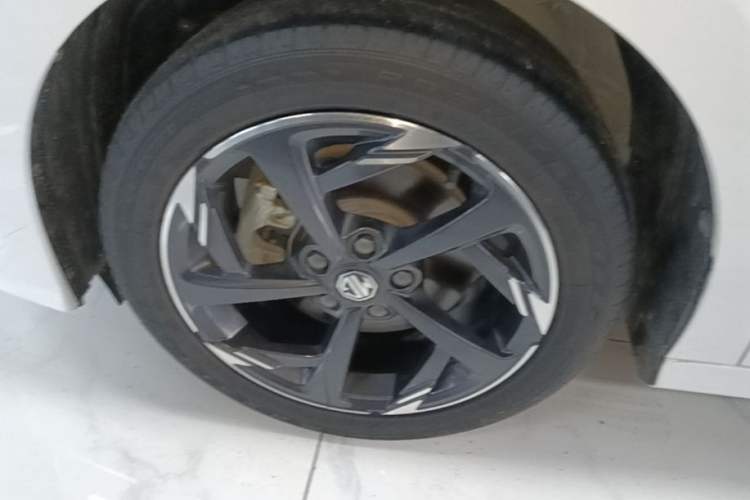 Used MG 5 2022 300TGI DCT Chao Yue Luxury Edition Left Front Wheel Hub