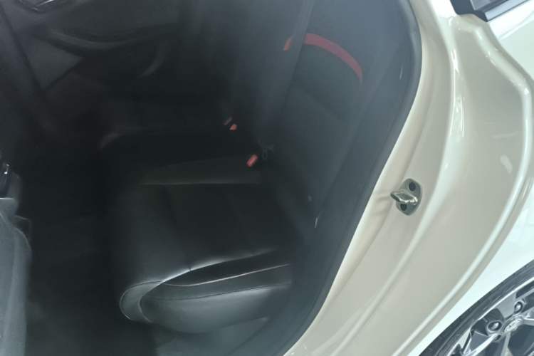 Used MG 5 2022 300TGI DCT Chao Yue Luxury Edition Left Rear Seat