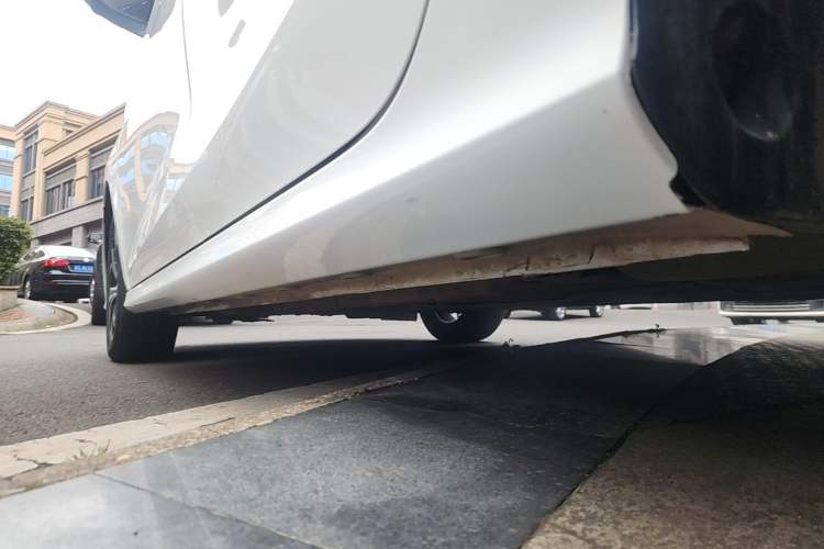 Used MG 5 2022 180 DVVT CVT Youth Luxury Edition Left Side Sill