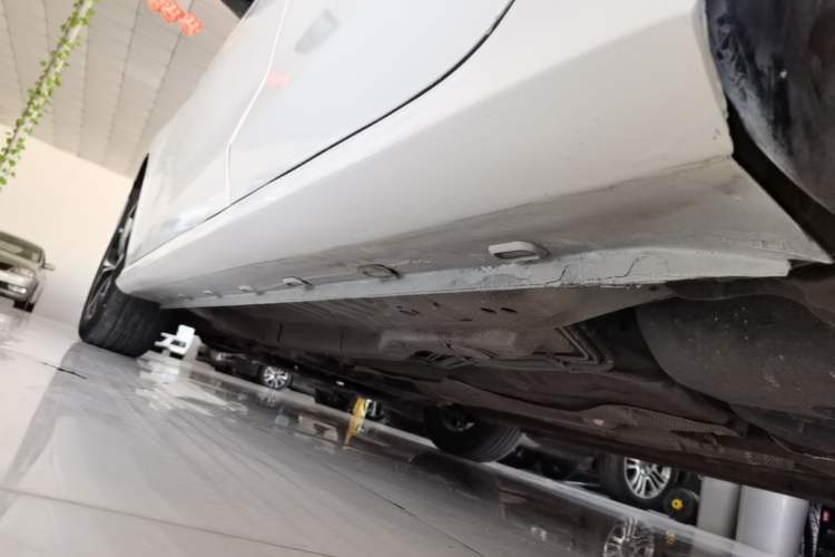 Used MG 5 2022 180 DVVT CVT Youth Luxury Edition Left Side Sill