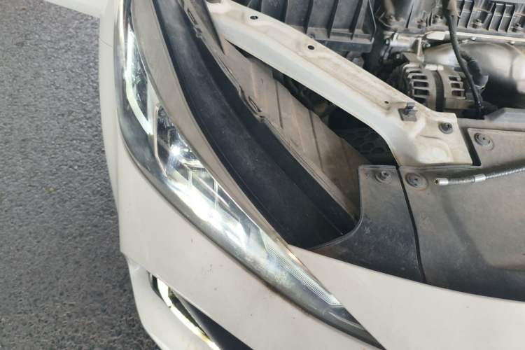 Used MG 5 2022 180 DVVT CVT Youth Luxury Edition Right Front Headlight