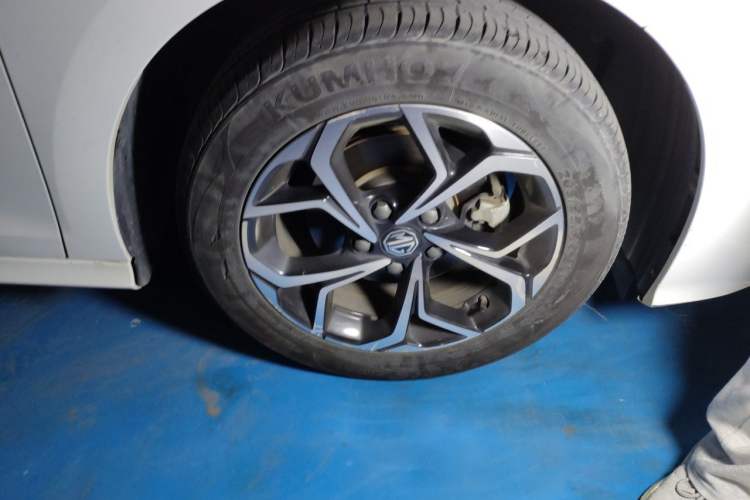 Used MG 5 2022 180 DVVT CVT Youth Luxury Edition Right Front Wheel Hub