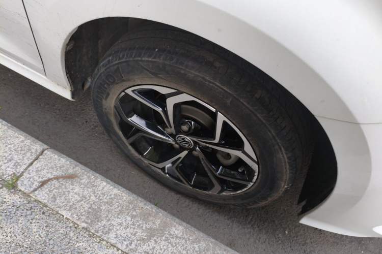 Used MG 5 2022 180 DVVT CVT Youth Luxury Edition Right Front Wheel Hub