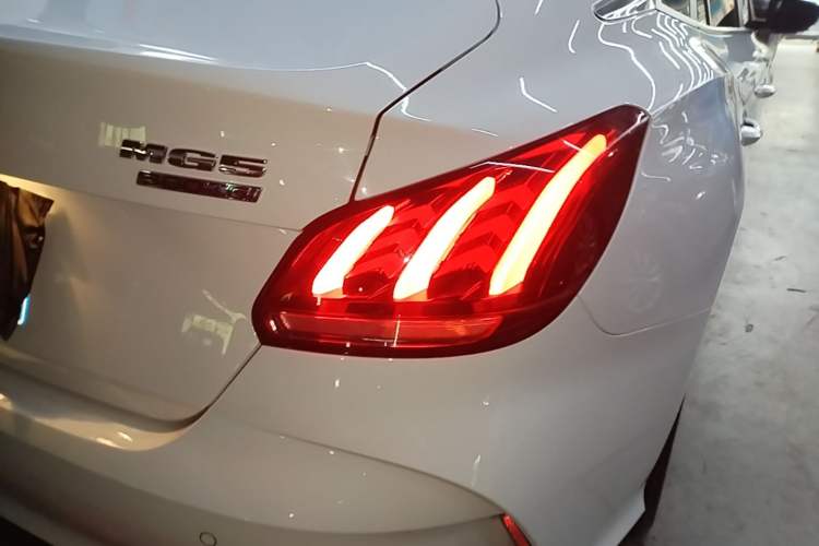Used MG 5 2022 300TGI DCT Chao Yue Luxury Edition Right Rear Taillight