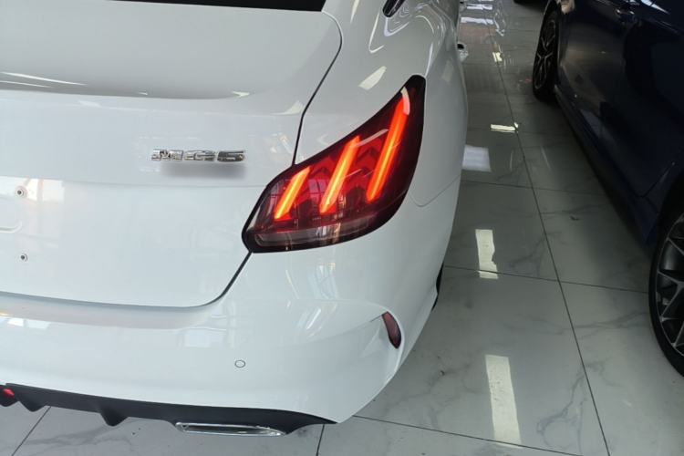Used MG 5 2022 300TGI DCT Chao Yue Luxury Edition Right Rear Taillight