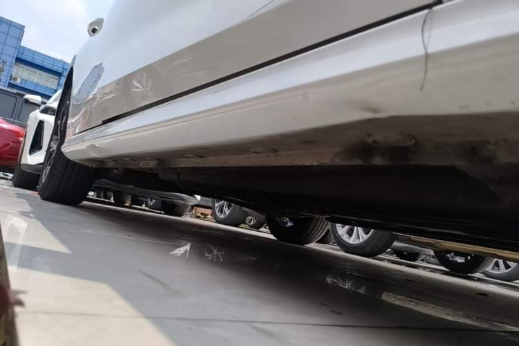 Used MG 5 2022 180 DVVT CVT Youth Luxury Edition Right Side Sill