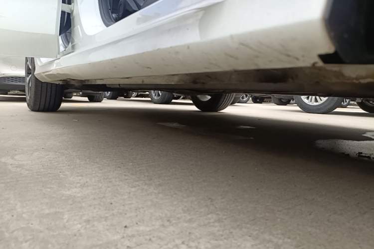 Used MG 5 2022 180 DVVT CVT Youth Luxury Edition Right Side Sill