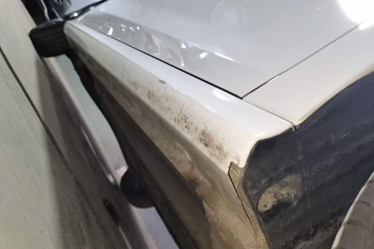 Used MG 5 2022 180 DVVT CVT Youth Luxury Edition Right Side Sill