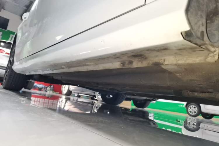 Used MG 5 2022 180 DVVT CVT Youth Luxury Edition Right Side Sill