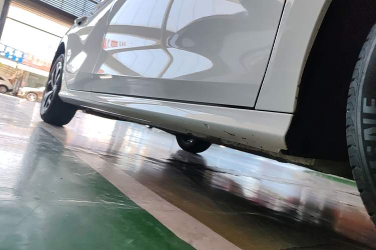 Used MG 5 2022 180 DVVT CVT Youth Luxury Edition Right Side Sill