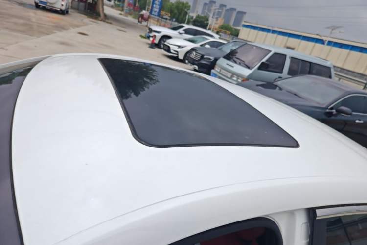 Used MG 5 2022 300TGI DCT Chao Yue Luxury Edition Roof