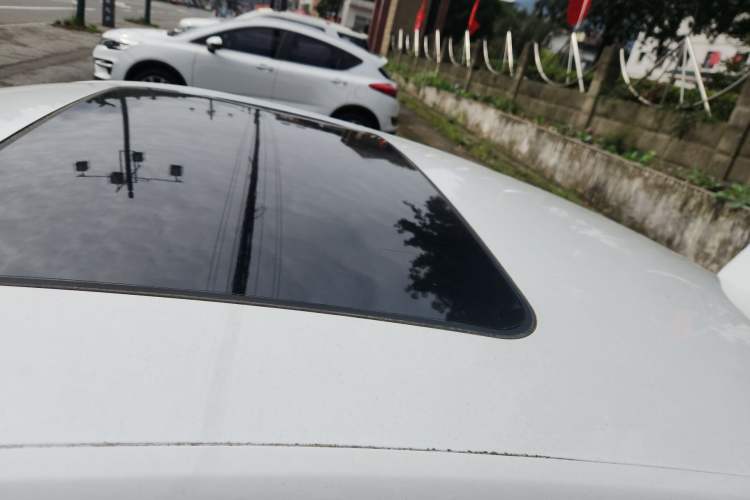 Used MG 5 2022 180 DVVT CVT Youth Luxury Edition Roof