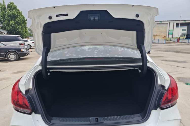 Used MG 5 2022 300TGI DCT Chao Yue Luxury Edition Trunk
