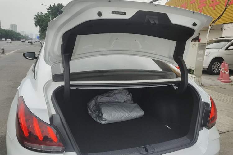 Used MG 5 2022 180 DVVT CVT Youth Luxury Edition Trunk