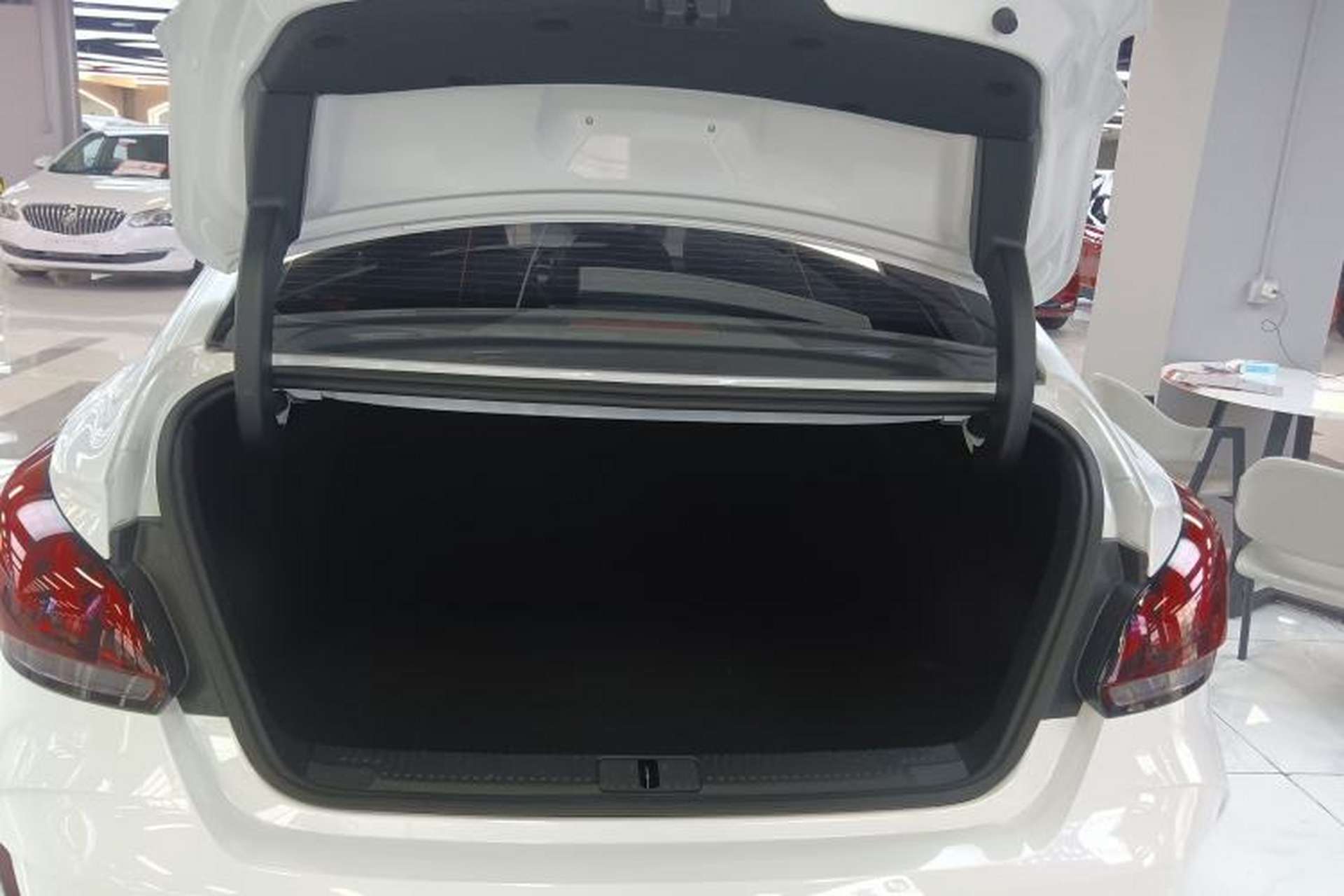 Used MG 5 2022 300TGI DCT Chao Yue Luxury Edition Trunk