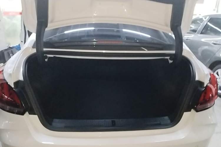 Used MG 5 2022 300TGI DCT Chao Yue Luxury Edition Trunk