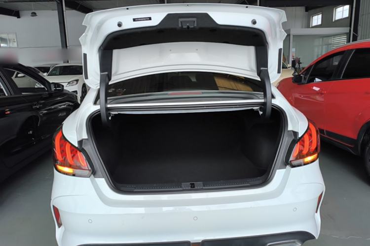 Used MG 5 2022 180 DVVT CVT Youth Luxury Edition Trunk