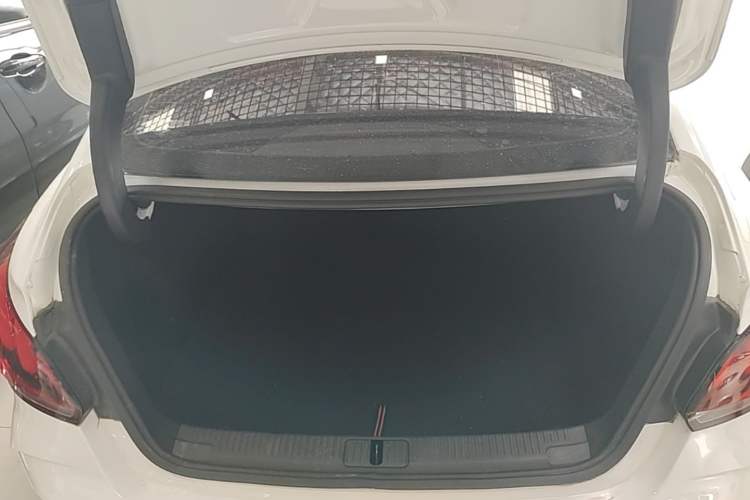 Used MG 5 2022 180 DVVT CVT Youth Luxury Edition Trunk