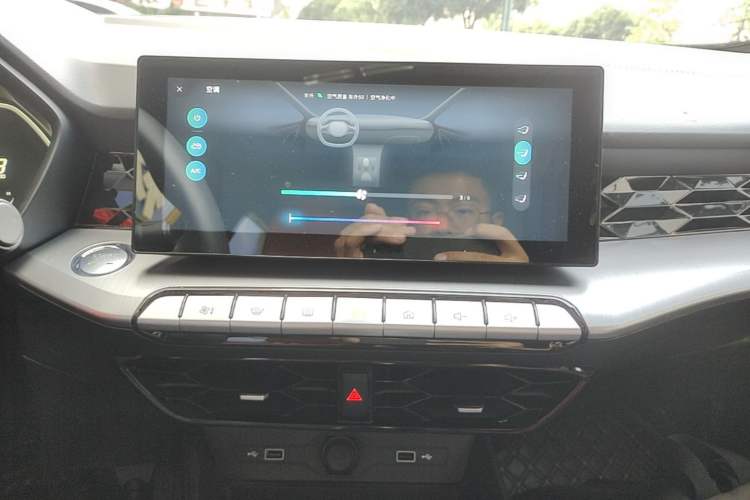 Used MG 5 2022 180 DVVT CVT Youth Luxury Edition Audio And AC Panel