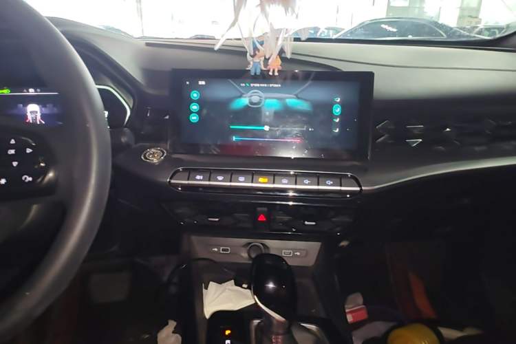 Used MG 5 2022 180 DVVT CVT Youth Luxury Edition Audio And AC Panel